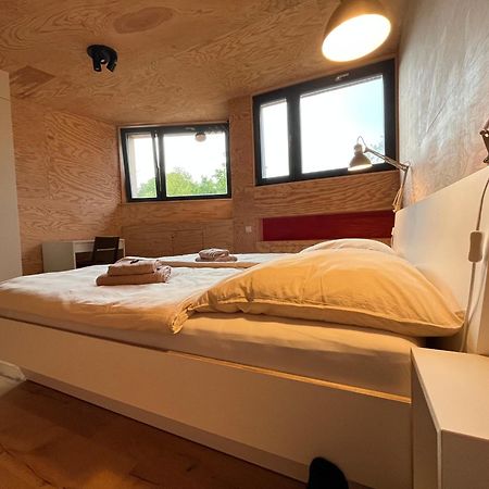 Grosse Wohnung Mit Loggia Templin Exterior foto